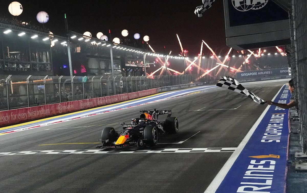Verstappen brilla en la noche de Singapur y Antonelli ya roza el título