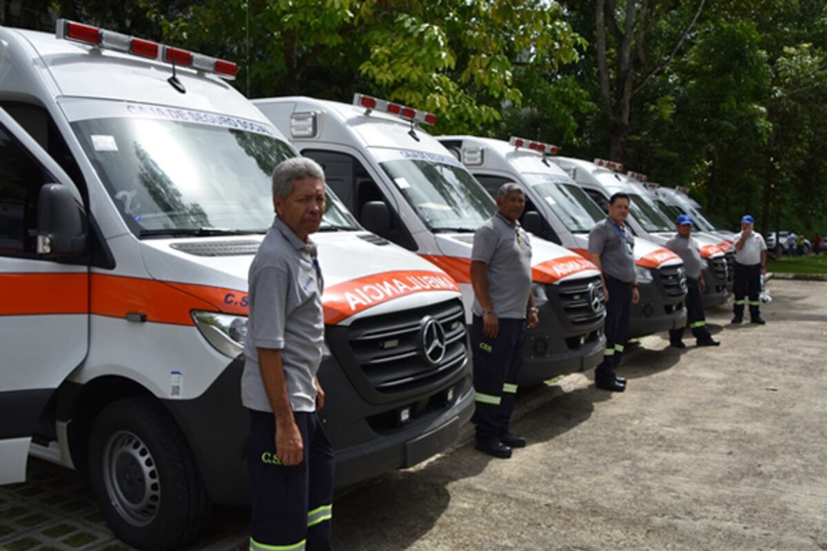 Refuerzan atención con moderno equipo de ambulancias 