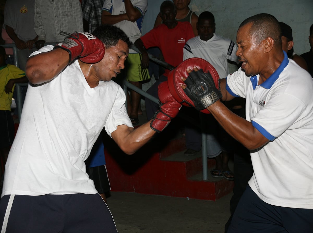 Ganó millones boxeando, pero hoy las drogas lo tienen al borde del nocaut | Video