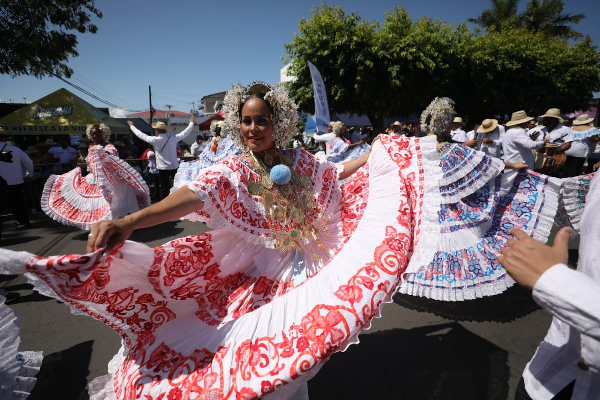 Las Tablas se viste de tradición: hoy brilla el Desfile de las Mil Polleras