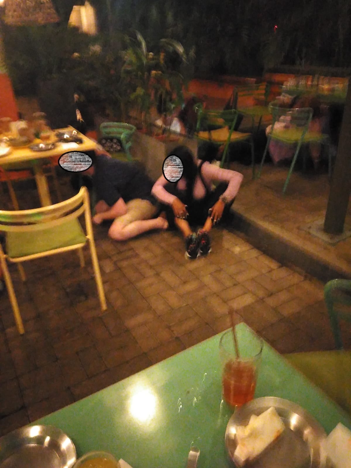 Quedaron debajo de las mesas. Balacera frente a restaurante en San Francisco deja al menos 2 heridos. Video