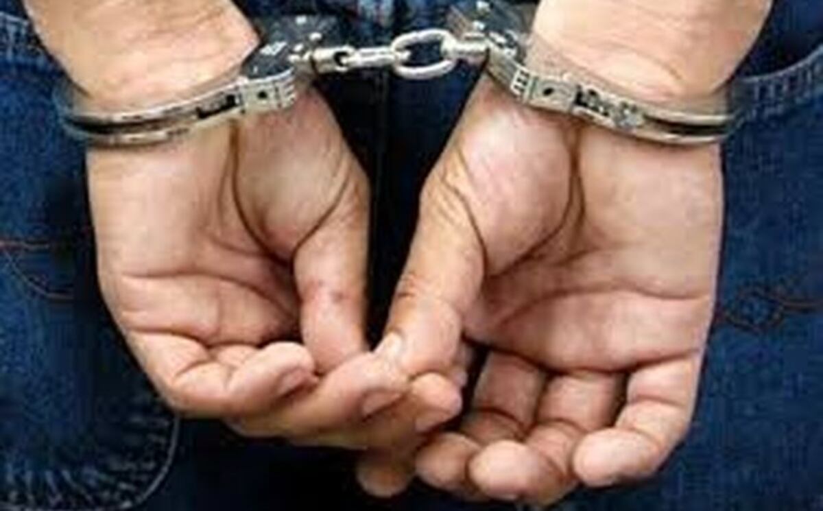 Policías encuentran a hombre teniendo sexo con menor en un bus en Corredor Norte