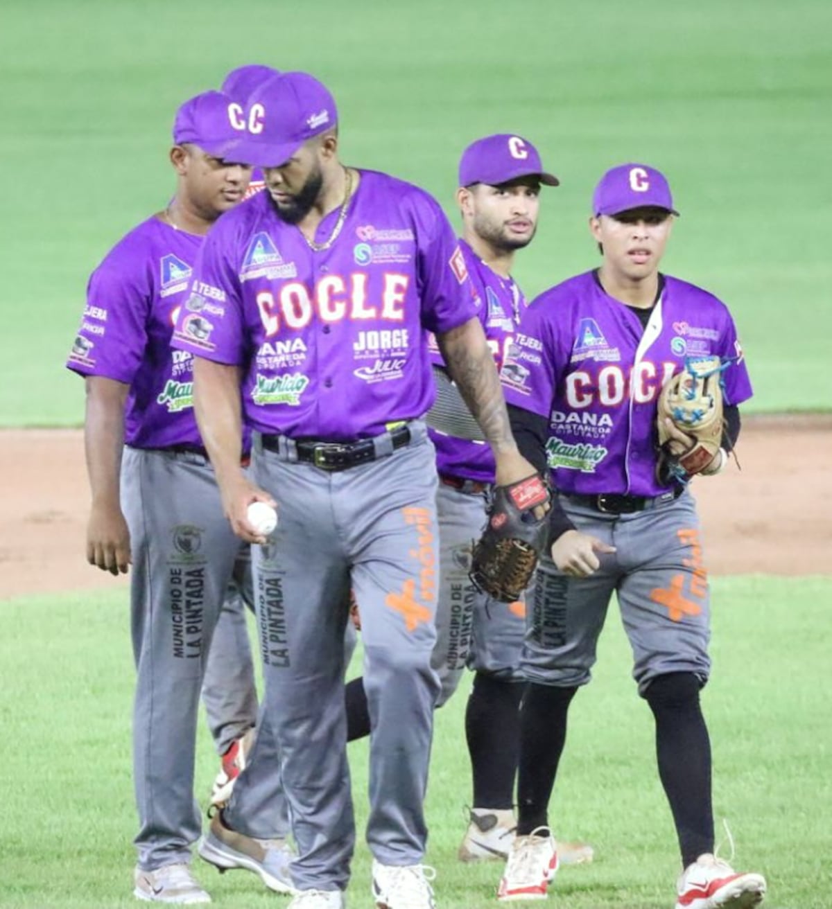 Leña Roja huele a final: Coclé deja sin respiración a Metro y pone la serie 3-2