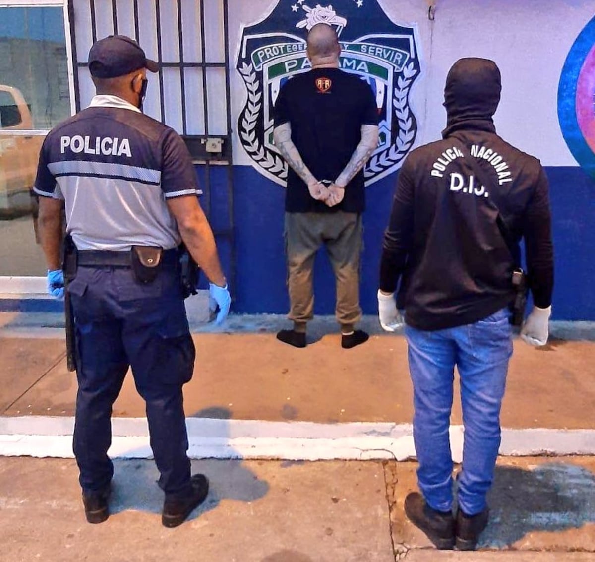 Dinero falso que le allanaron a cantante del patio, le será devuelto este martes. El reguesero explica por qué. Video