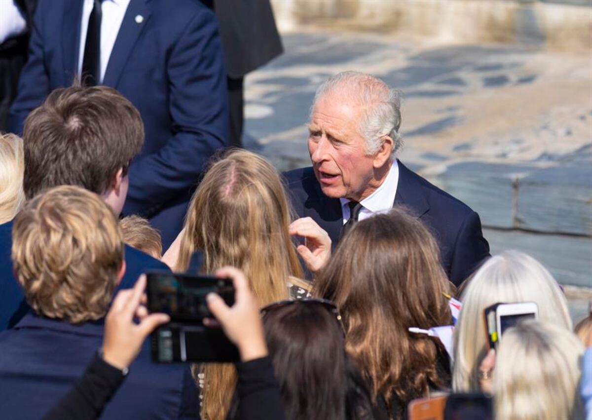 Carlos III pide cambiar la ley para que Ana y Eduardo puedan sustituirle