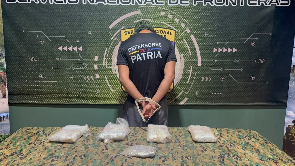 ¡CINCO PAQUETES EN LA MIRA! Aprehenden a joven durante patrullaje en Barraganti