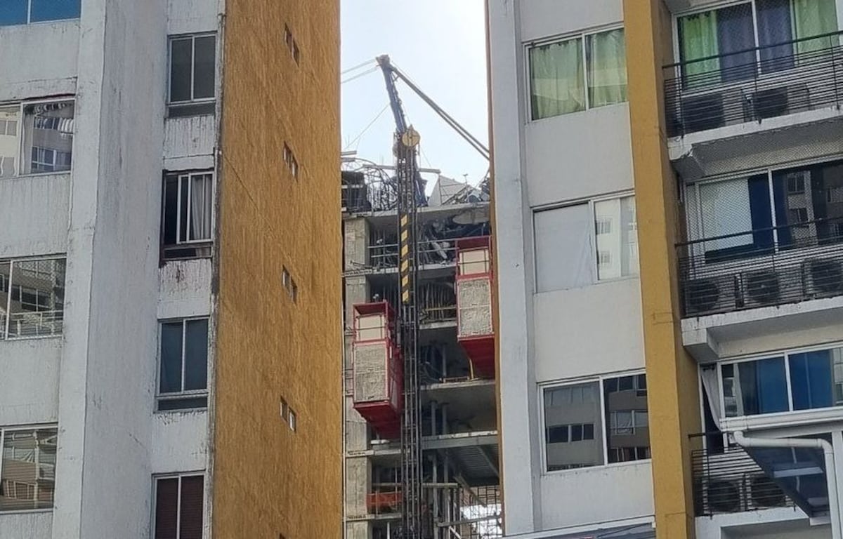 Tres muertos. Se desploma grúa en edificio en construcción en Ricardo J. Alfaro