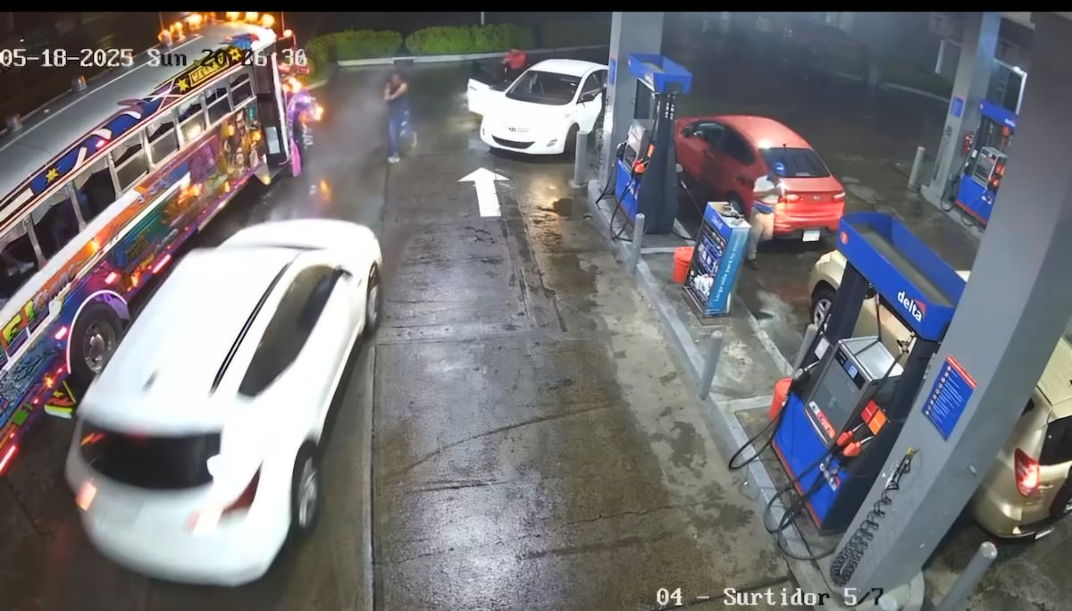 Tiroteo en gasolinera de Plaza Tocumen deja vehículo abandonado en Cerro Azul