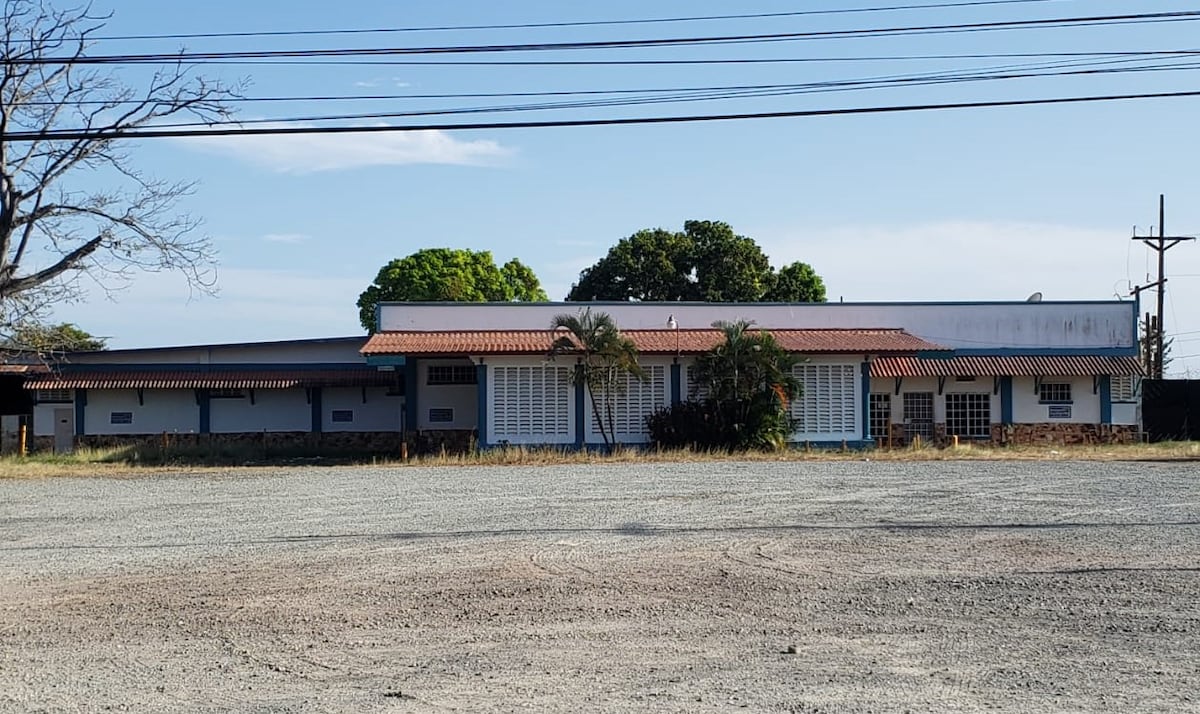 El histórico Bar Mocambo de Aguadulce se está acabando. Ladrones lo desvalijan