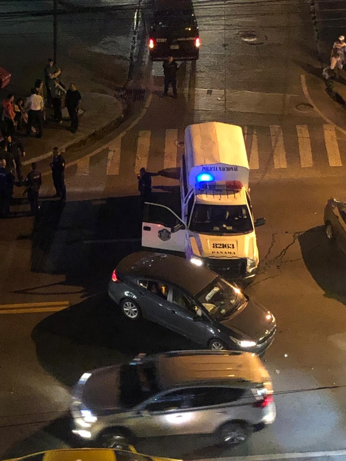 Homicidio. Sujetos se bajan de dos taxis y acribillan a otro en Monte Oscuro