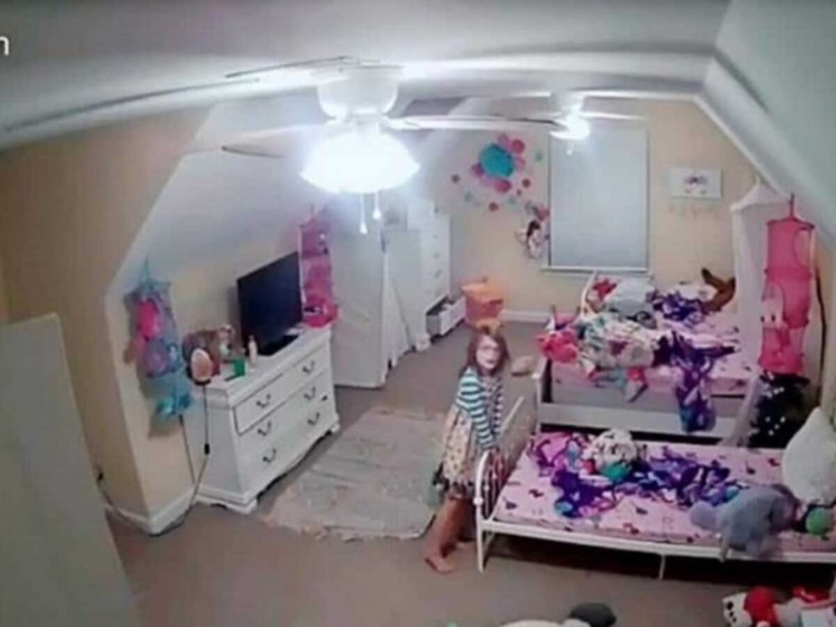 Hombre hackea cámara en cuarto de niña; le dijo ser Santa Claus. Video