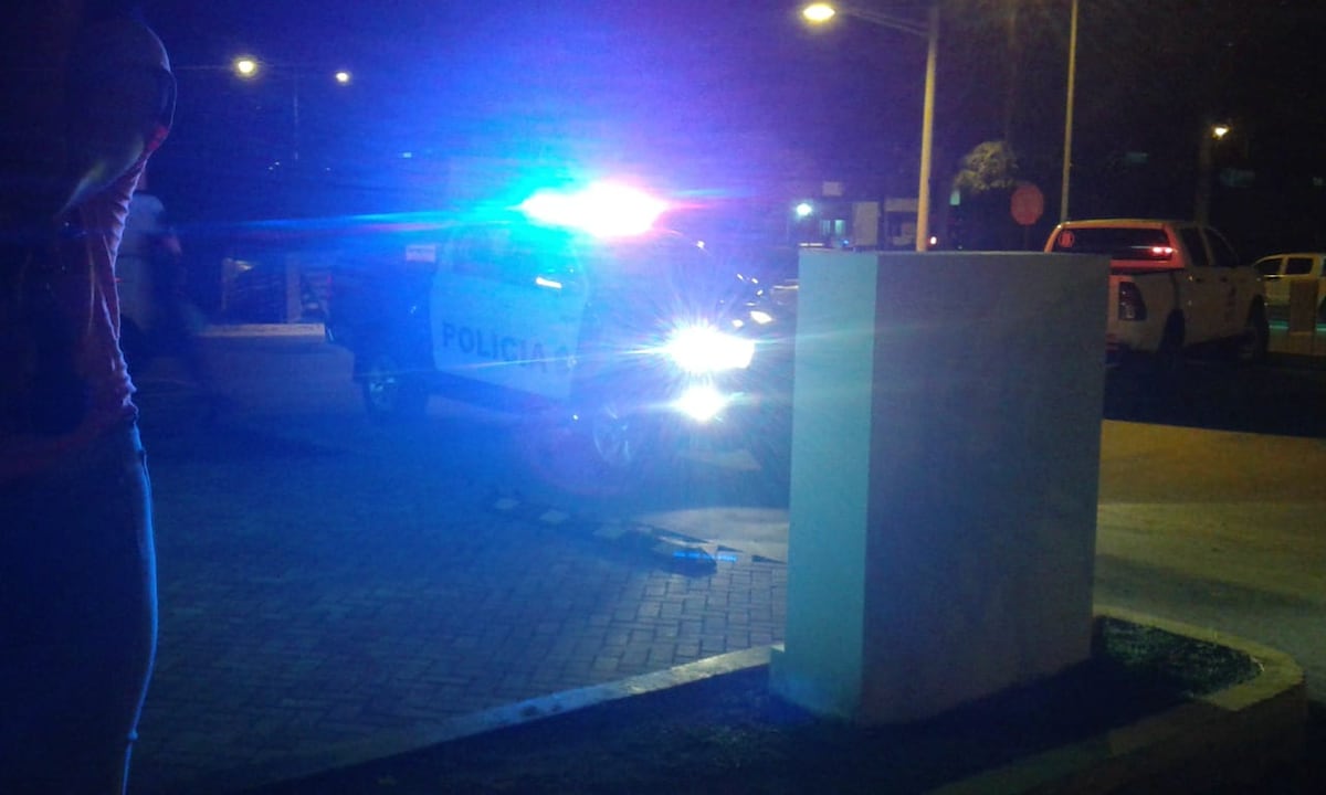 Sujetos aprovechan apagón eléctrico para atacar a seguridad en Plaza Arboledas 