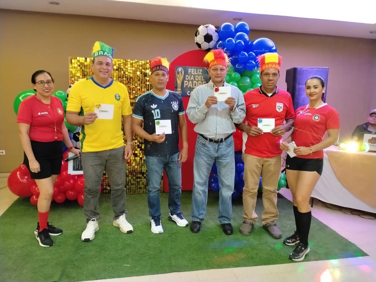 Papás celebran su día con sabor mundialista en Santiago