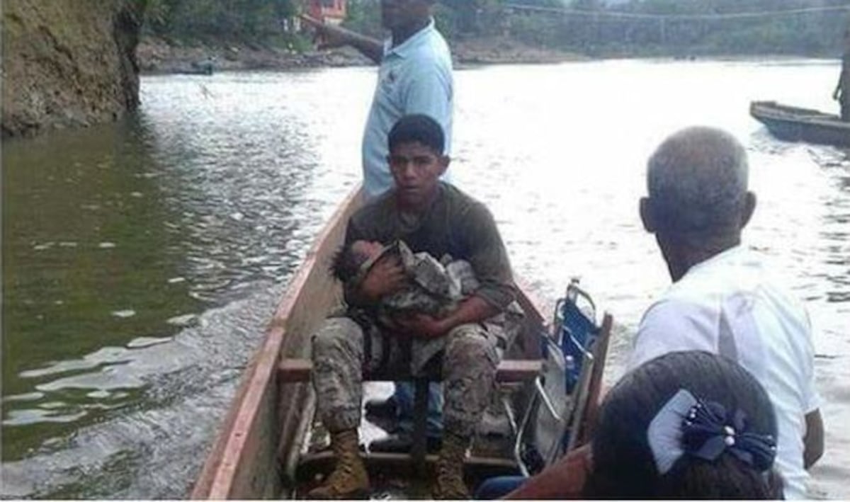 ¡DIOS! Bebé cae de una piragua en medio del río. Agente SENAN se tira al rescate