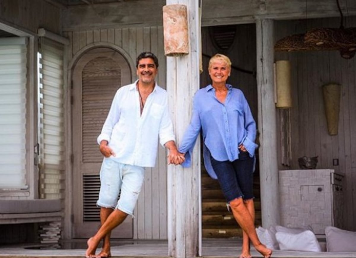 Xuxa se va de vacaciones con su pareja y se muestra al natural