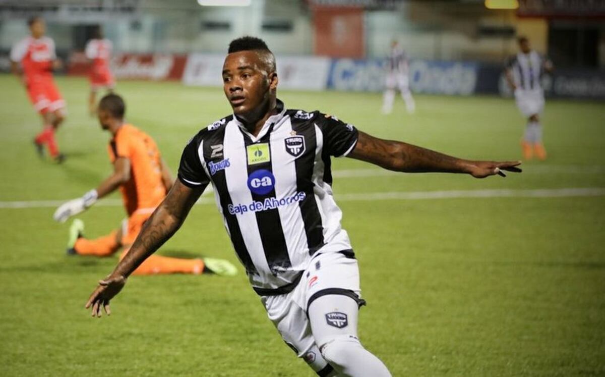 Tauro celebra su aniversario con tercer triunfo al hilo