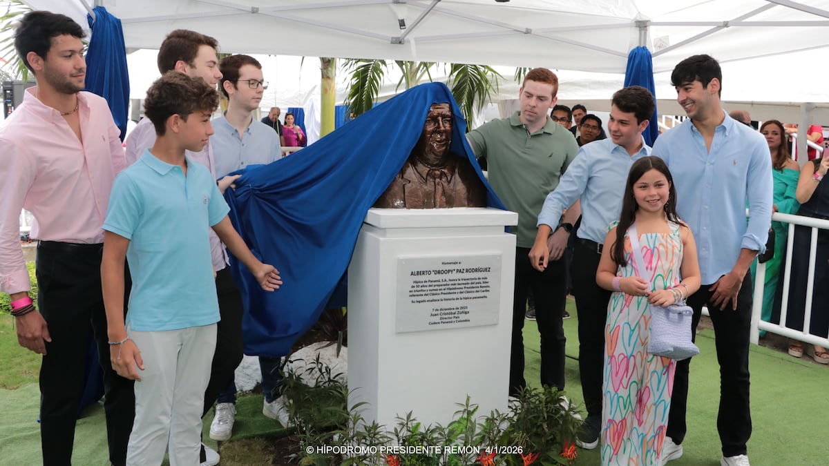 Develan busto de Alberto Paz Rodríguez en HPR: el rey del hipismo panameño