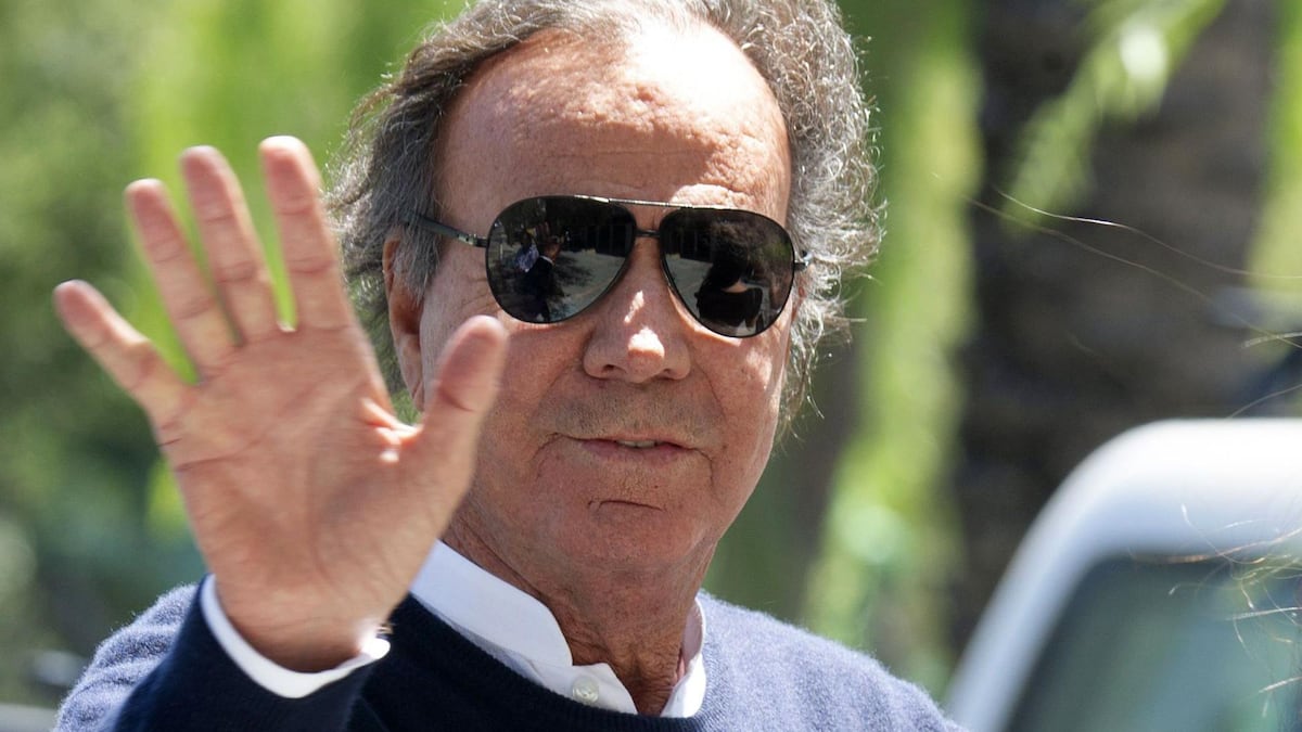 Julio Iglesias contraataca y demanda a Yolanda Díaz por llamarlo ‘abusador sexual’