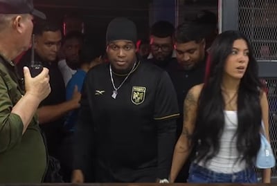 ¿Confirmado el amor? Sech sale del partido de Panamá agarrado de la mano con misteriosa compañía + VÍDEO