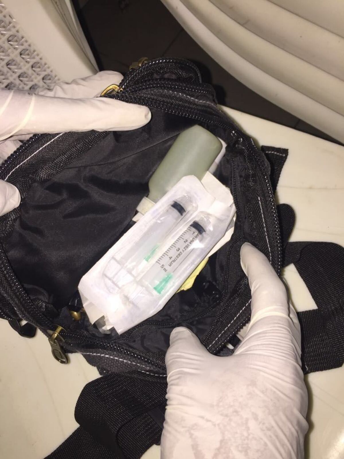 Encuentran viagra falsificado y pastillas para provocar abortos en una farmacia