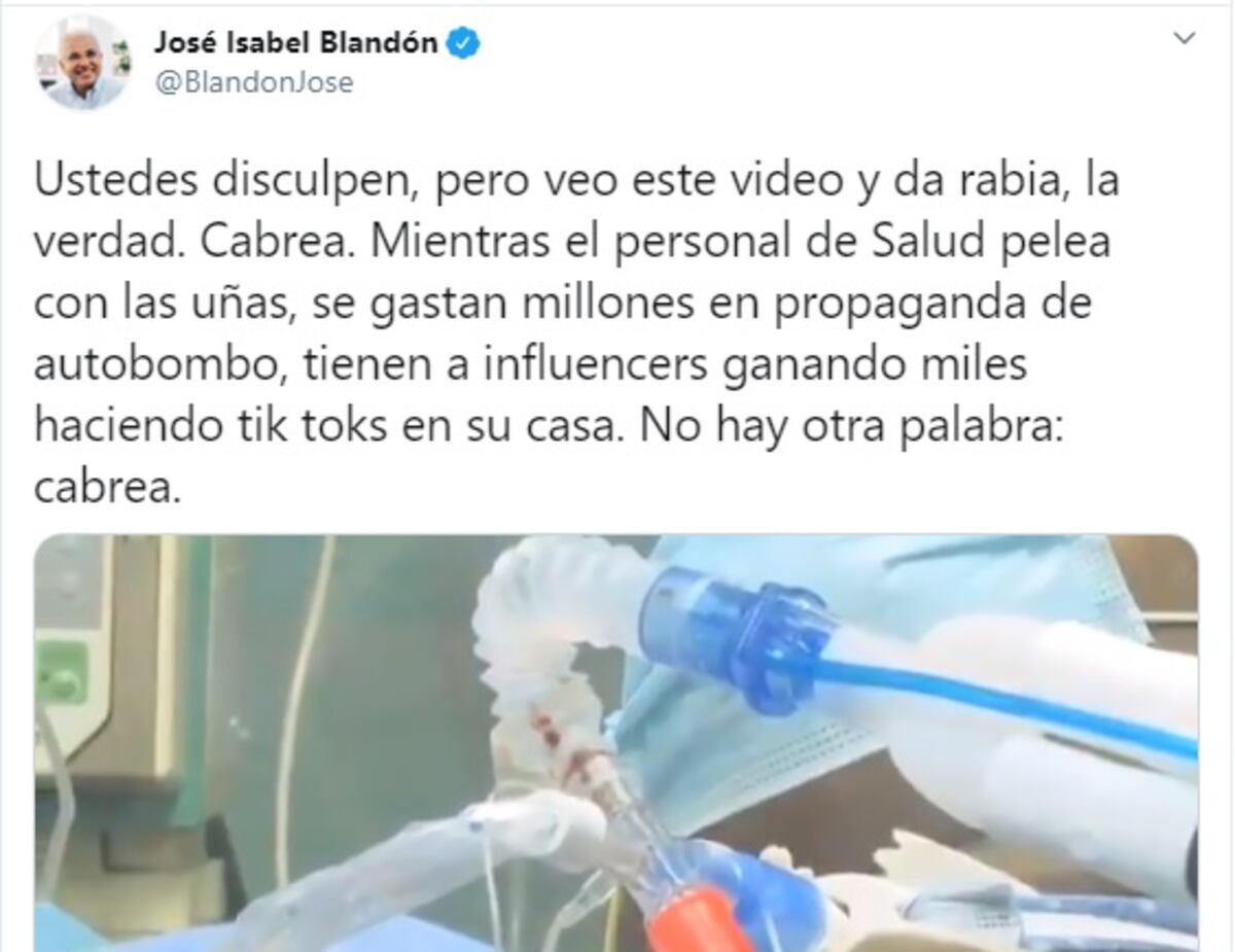 ‘Da rabia. Tienen a influencers ganando miles haciendo tik toks en su casa, mientras personal de salud pelea con las uñas’. Blandón se emberraca