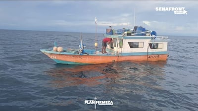 Video | Una embarcación quedó a la deriva con tres personas a bordo: esto fue lo que pasó