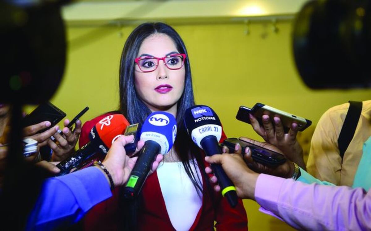 ¡FUERA, FUERA! Le gritaron a Zulay en protesta anticorrupción