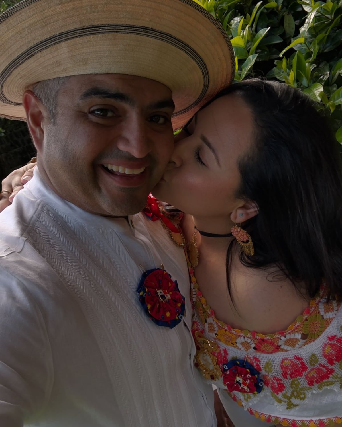 ‘Primera, segunda y tercera dama’: Jhonathan Chávez reafirma su amor con romántico post junto a su esposa