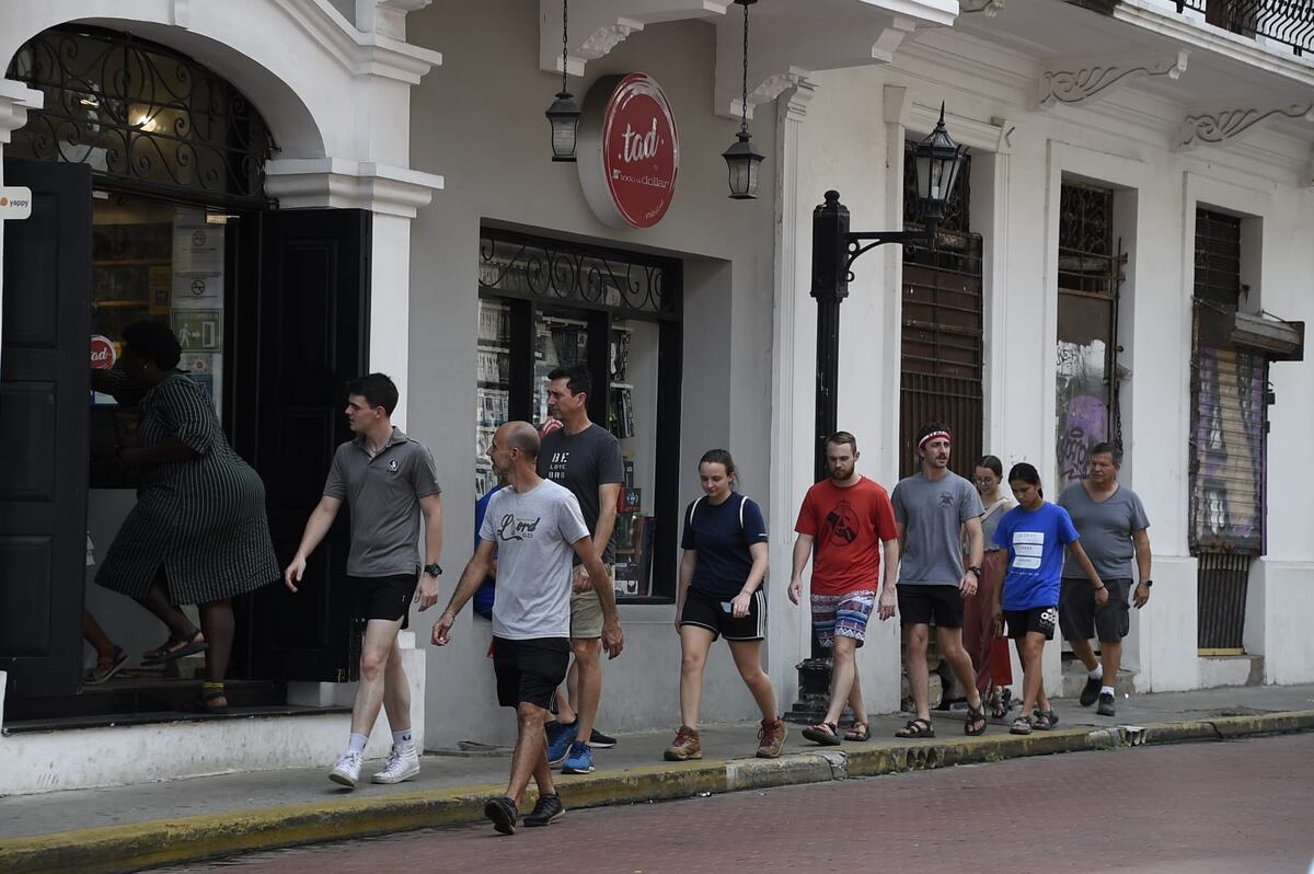 Turistas conocen el ‘Casco’.  La creatividad y el arte dan vistosidad a este famoso lugar