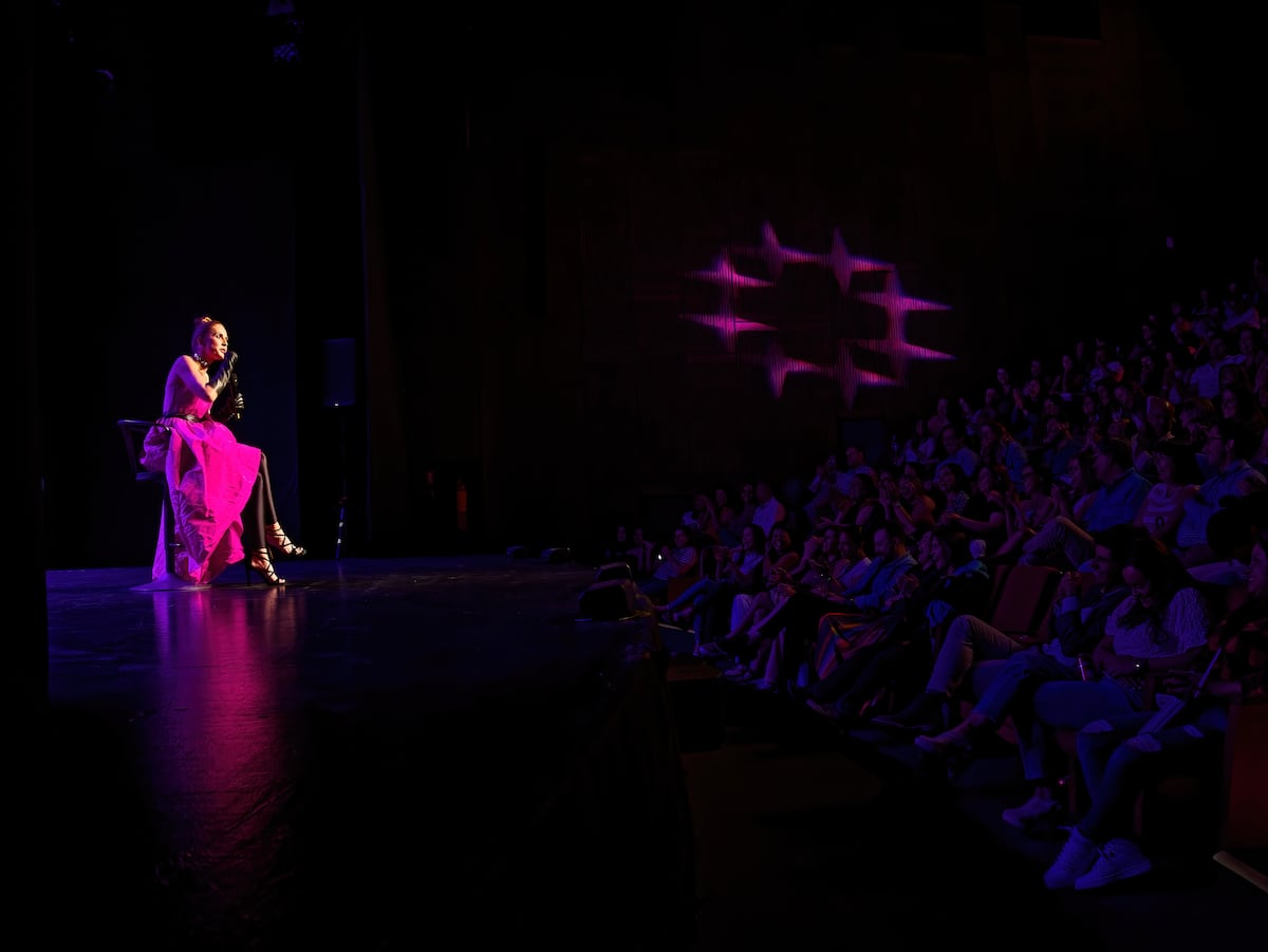 La comediante Alejandra Azcárate traerá risas con su monólogo ‘Lo que se permite, se repite’