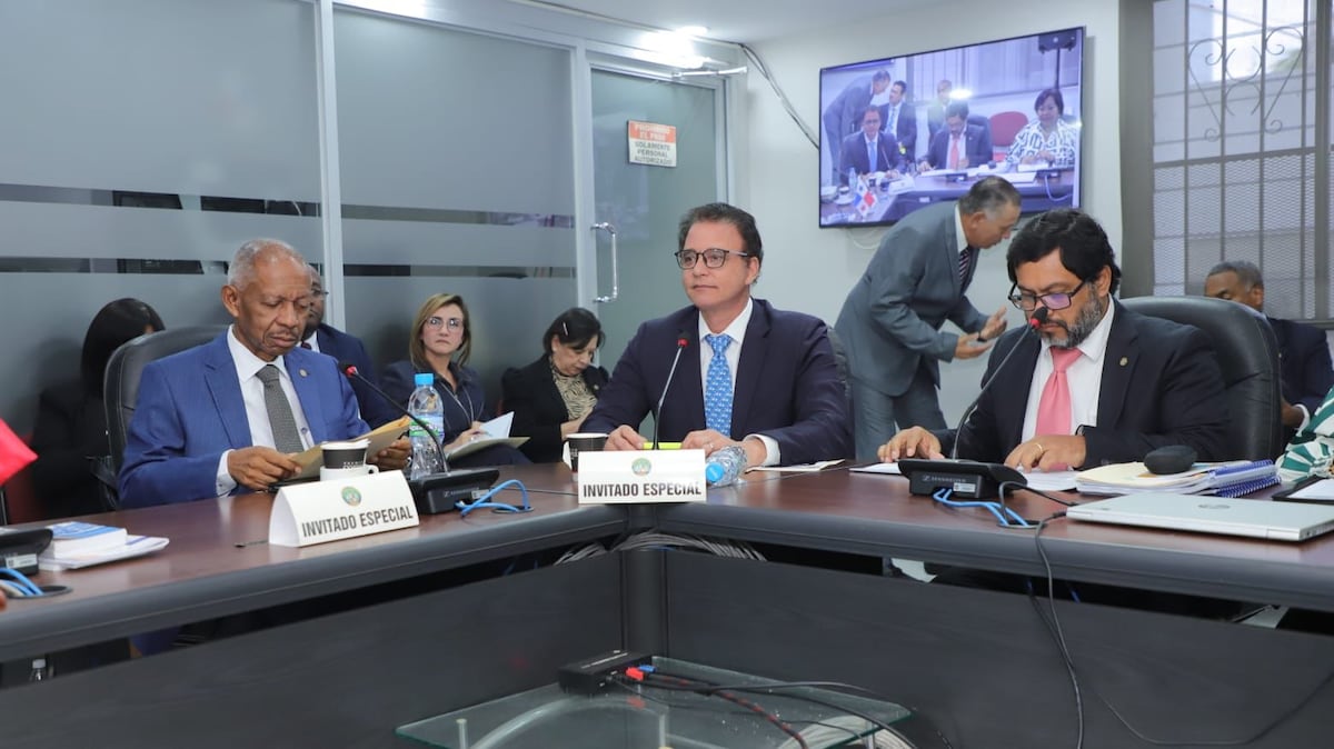 Gerardo Solís solicita millonarios traslados de partida: Juan Diego Vásquez cuestiona su pertinencia