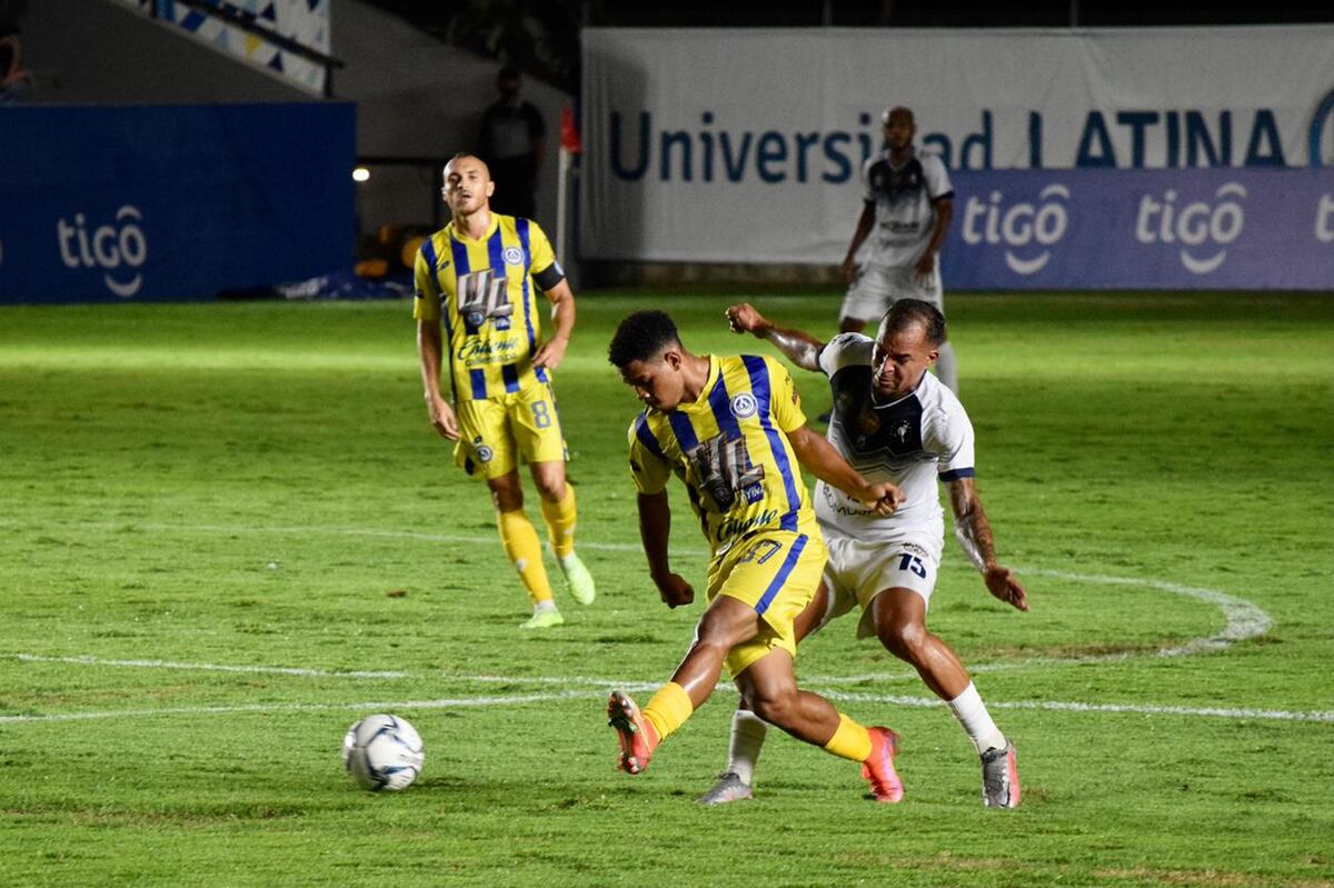 CD Universitario mandó en su casa y se clasifica a la final de la LPF