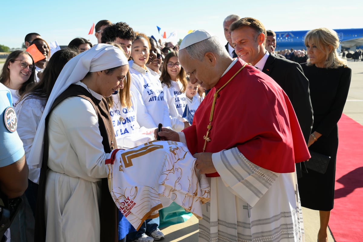 700 mil personas arropan al papa León XIV en el corazón de París