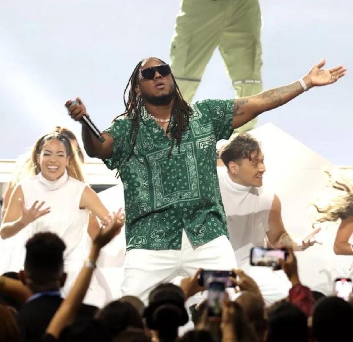 Akim se luce en el escenario de los ‘Premios tu Música Urbano’ en Puerto Rico