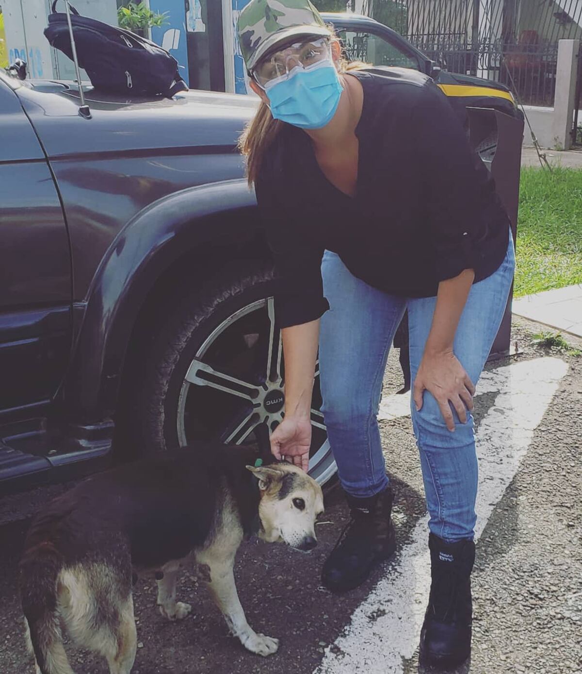 No es por moda. La gobernadora aclara a qué se deben sus ‘looks’ con estampado de militar +Fotos