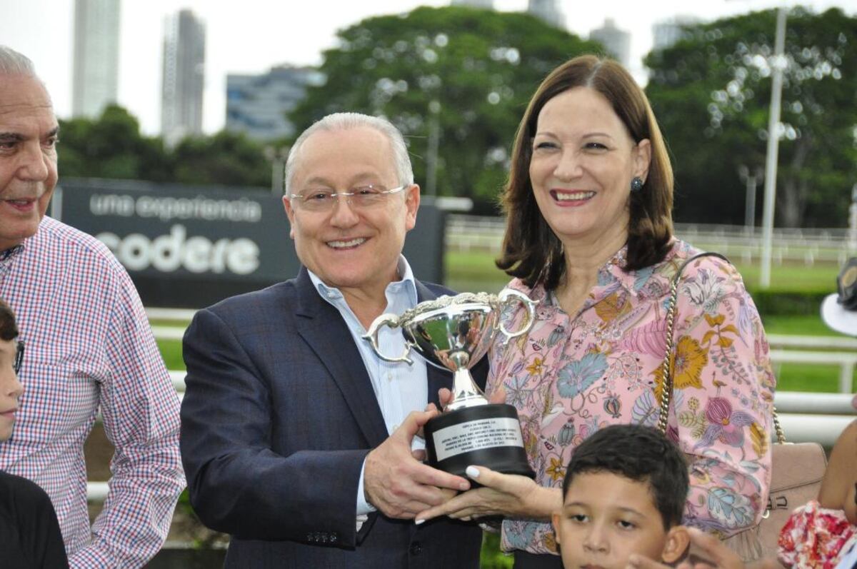 ¡Mister Bristol destroza la pista! Se adueña del Clásico Delvalle y apunta al Caribe 2025