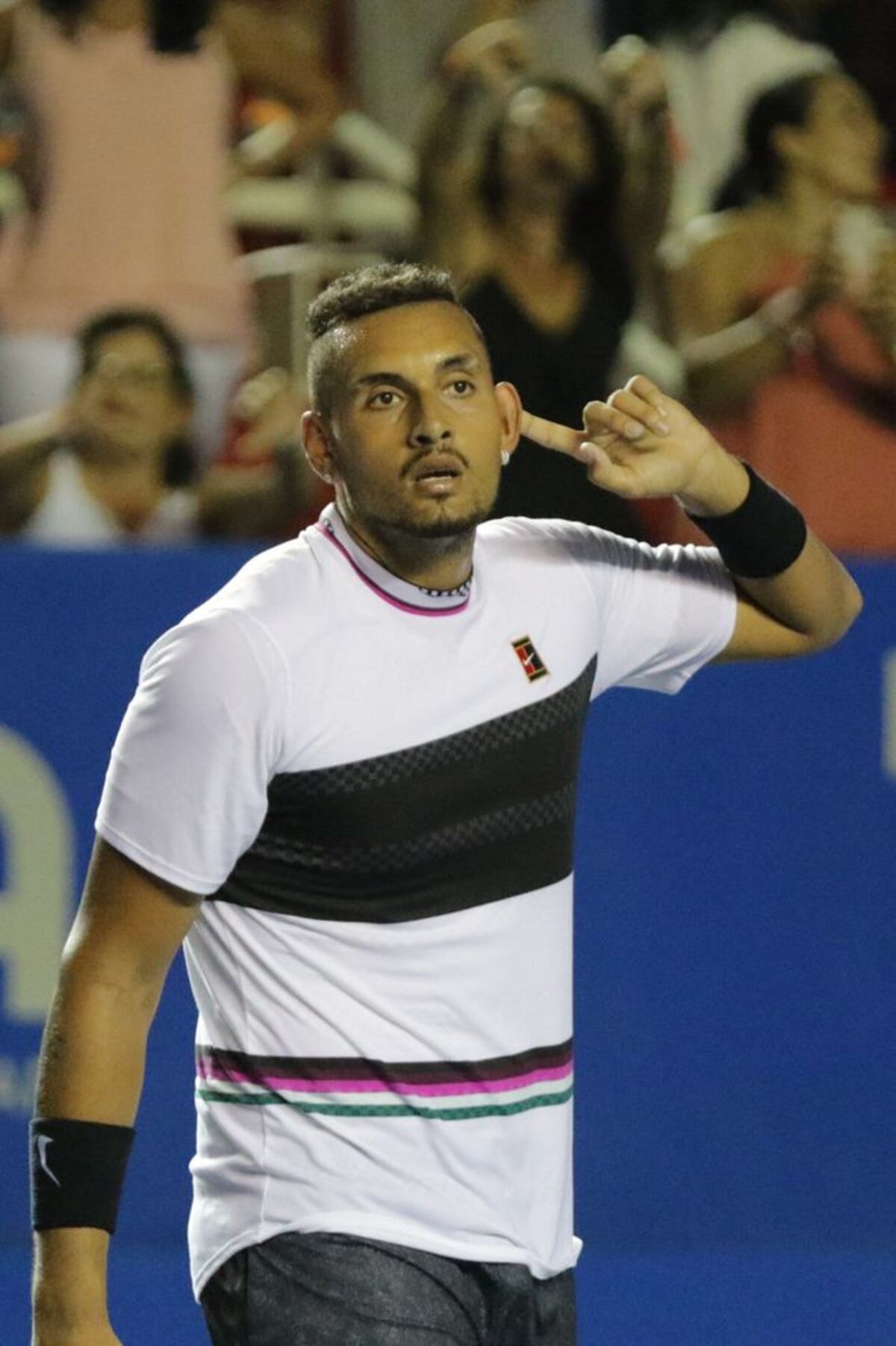 Tras ser derrotado Nadal aconseja a rival 'más respeto hacia al público'