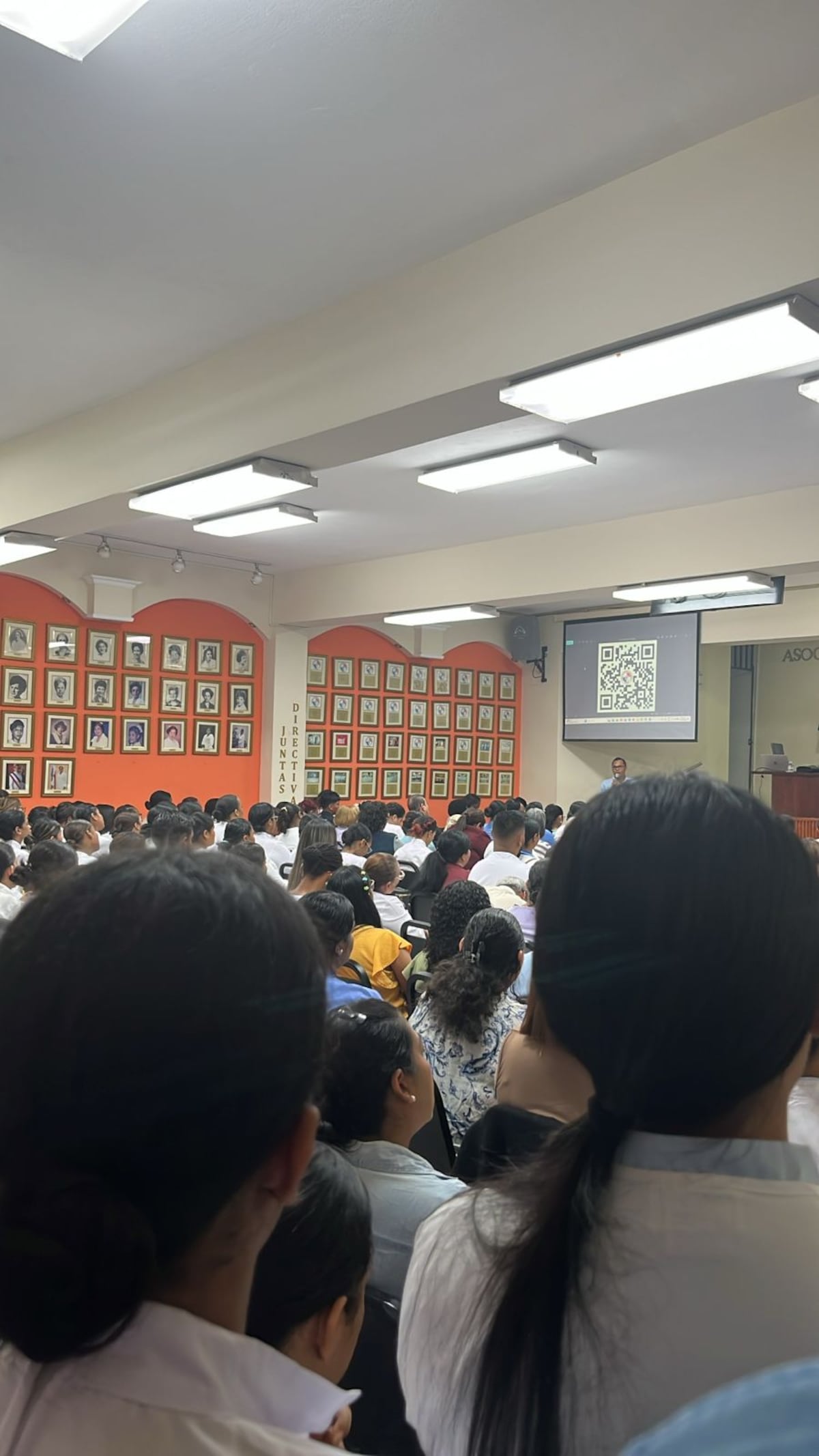 ‘Las plazas están ocupadas por jubiladas’.  Más de cien enfermeras desempleadas denuncian crisis y falta de oportunidades