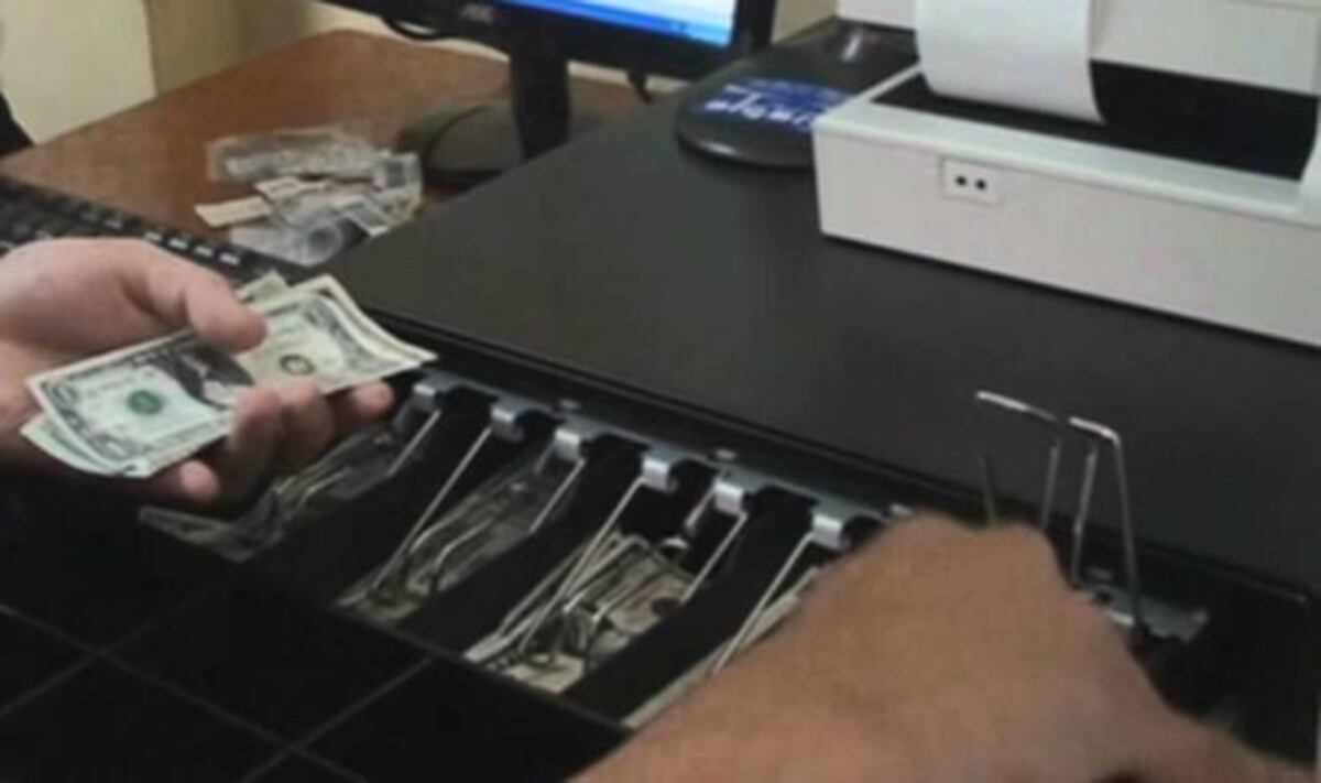 Imputan cargos a cajera de almacén de San Miguelito por hurtar dinero 