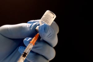 Se adelanta. A las 12:30 a.m. de este 20 de enero, llega el primer lote de vacunas contra la covid-19 a Panamá