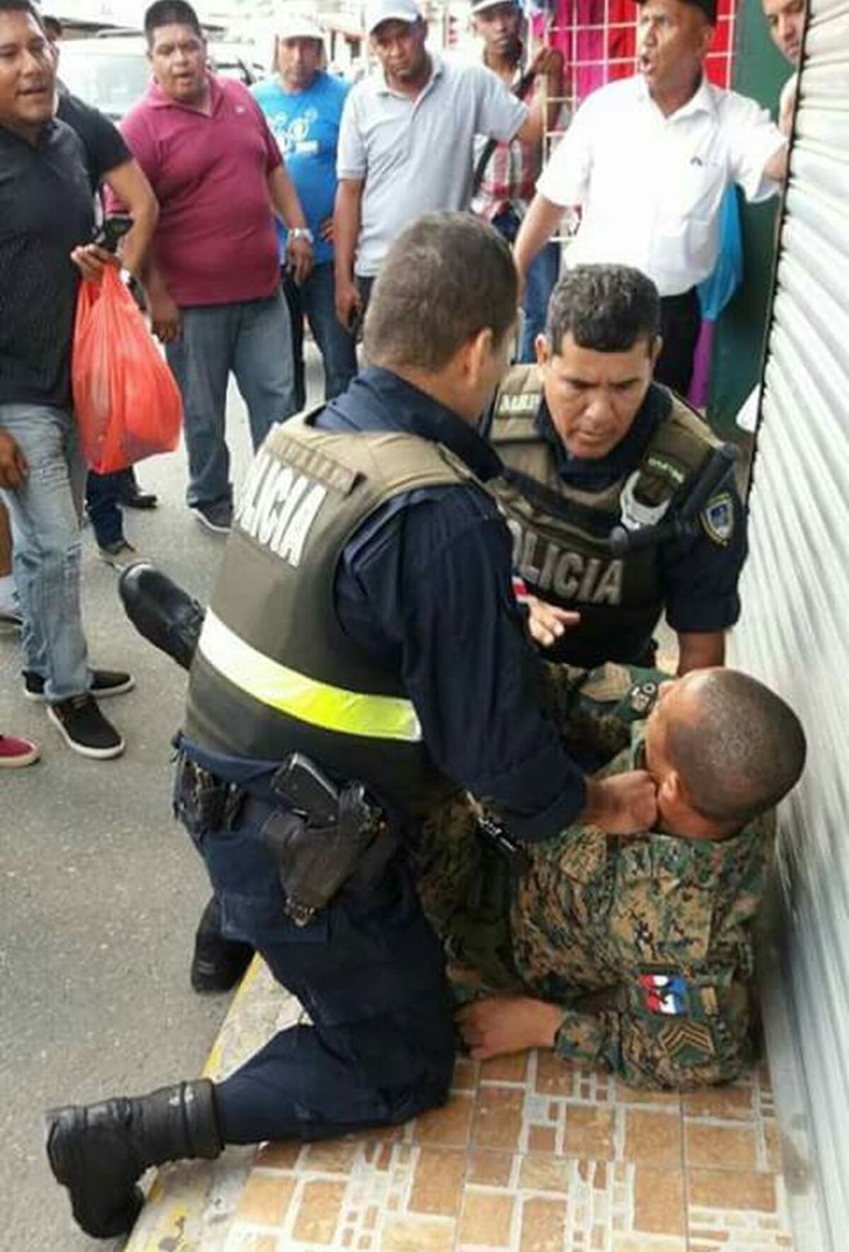 ZAFARRANCHO.Policía tica arresta a unidad de Senafront por pasar frontera armado