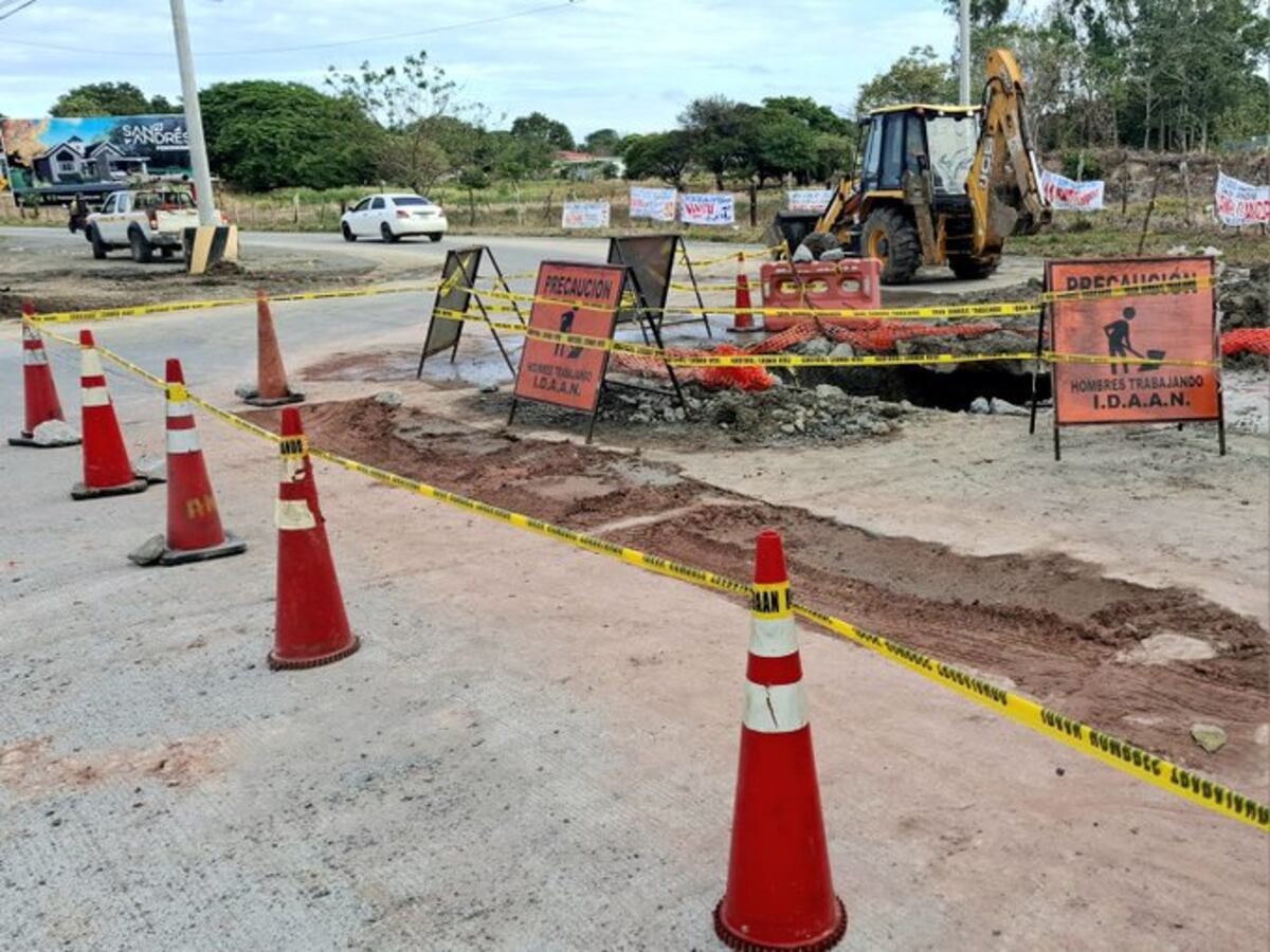 Baja presión de agua en Penonomé mientras reparan línea de distribución en Coclé