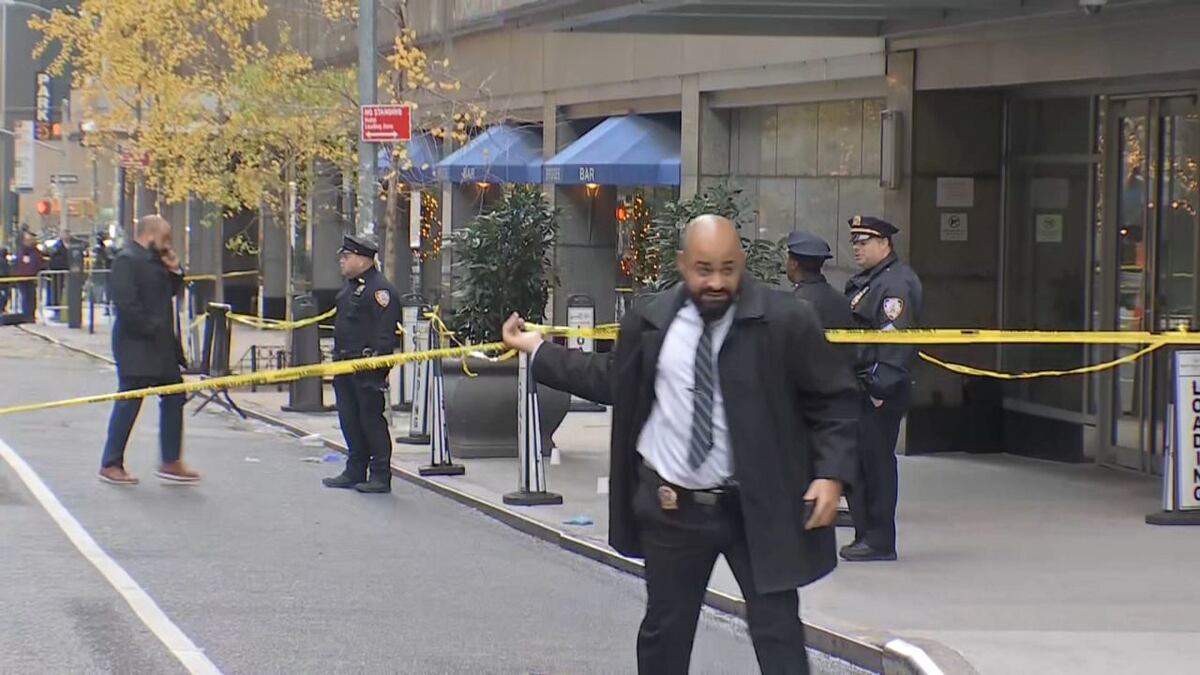 Asesinan a balazos a Brian Thompson, CEO de UnitedHealthcare, en Manhattan