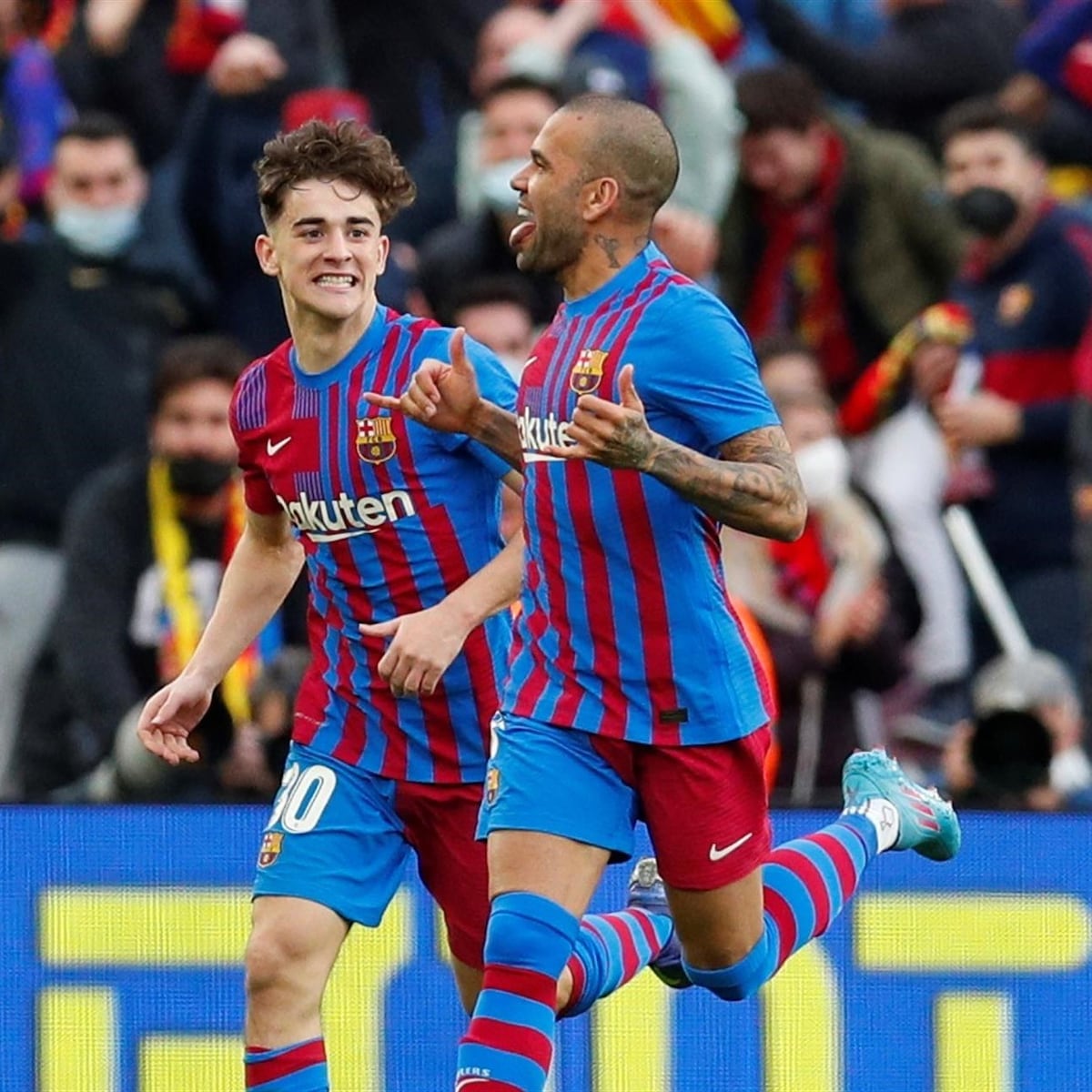 El Barça de Xavi remonta y golea al Atlético de Simeone