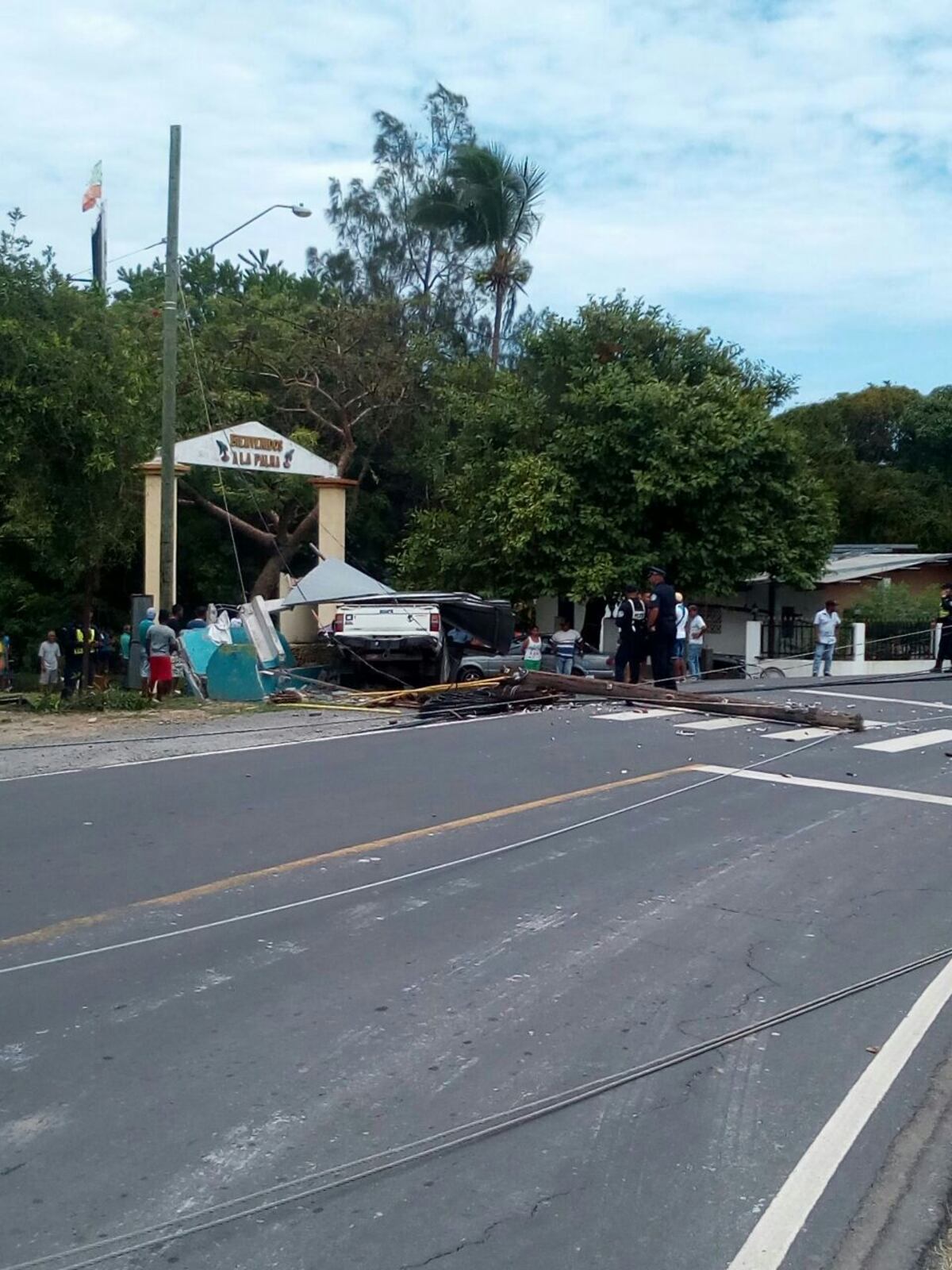 Conductor choca contra una parada, mata a una señora y deja varios heridos