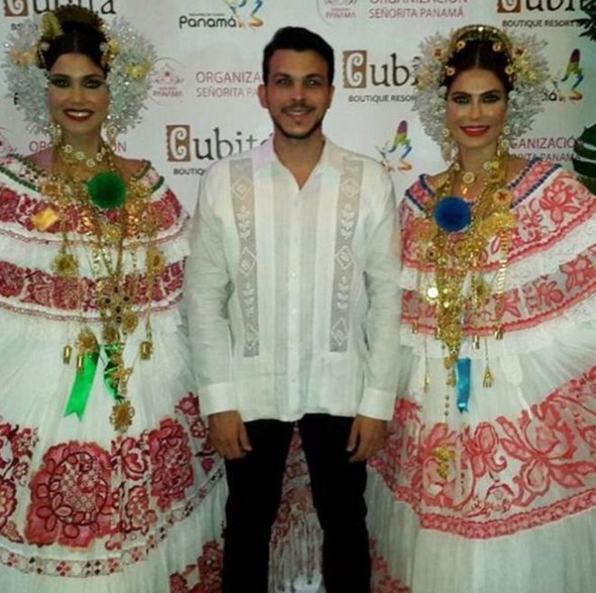 Miss Universo se pone pollera panameña y joyero de oro