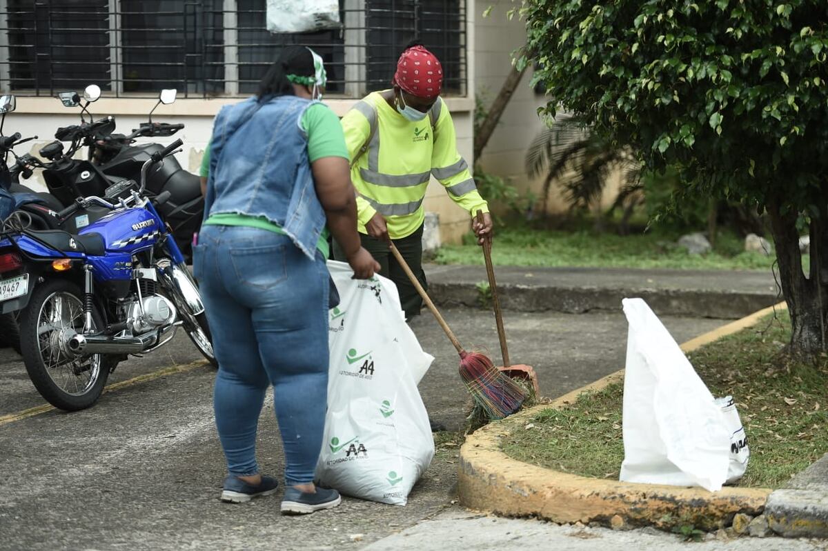 En Pueblo Nuevo dejan las mascarillas por doquier en plena pandemia de la covid-19 | Video