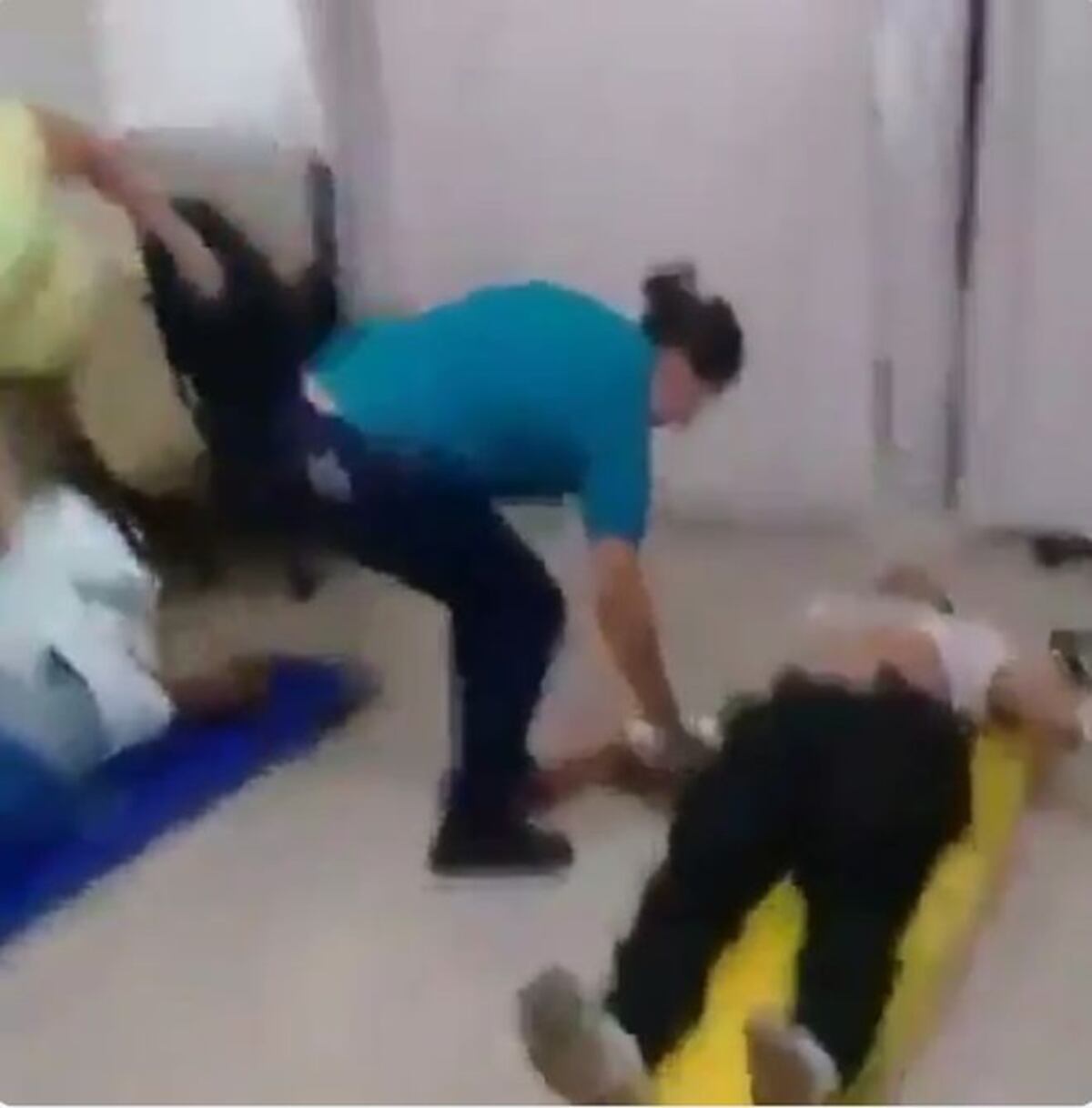 Un padre y su hija de 3 añitos mueren al chocar bus de ruta contra pickup| Video