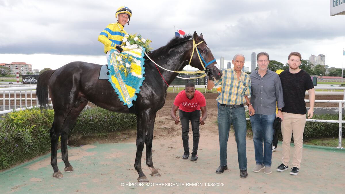 First Front vuela en los 300 finales y gana el ‘Virgilio y Omar Castillo’