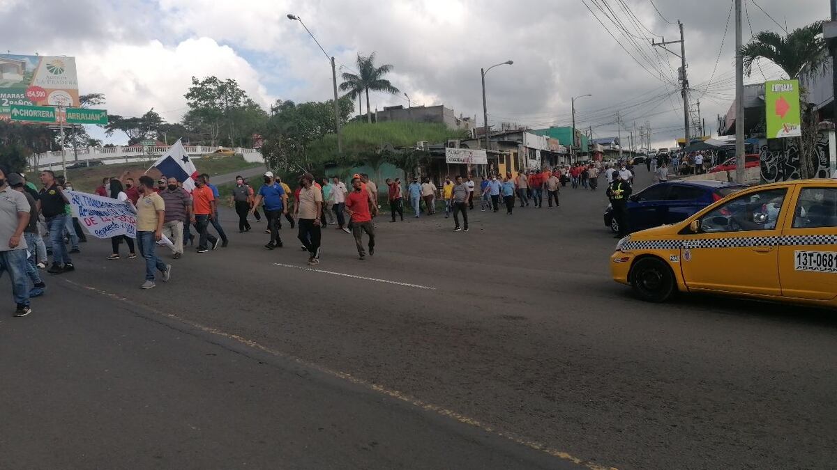 Paro indefinido en transporte de Oeste
